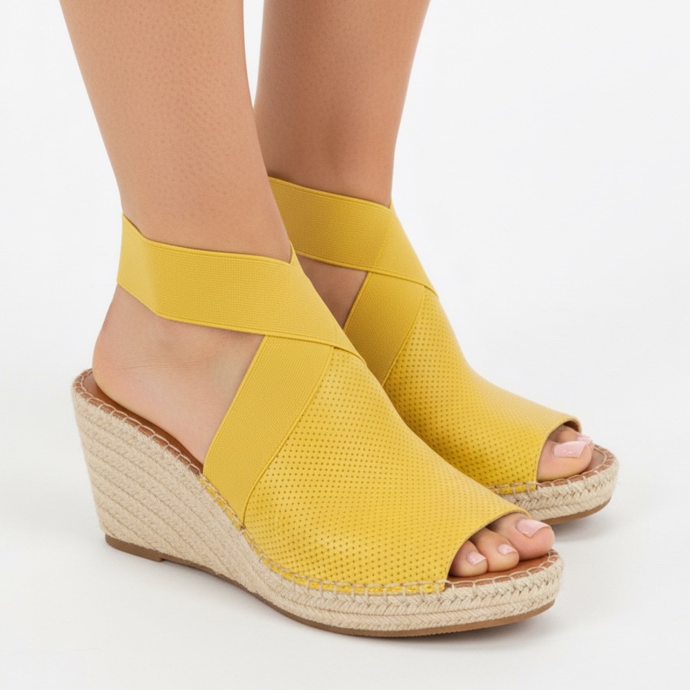 NWOT ! Gentle Souls By Kenneth cole Wedge Sandals size 9M